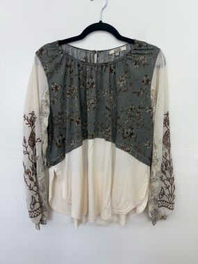 Buckle Floral Panel Long-Sleeve Top - Sage & Cream K26